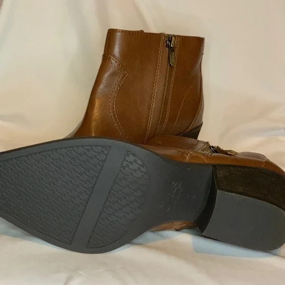2 for $48 Women’s Sam Edelman Brown Ankle Booties with Sleek Design - Picture 5 of 6